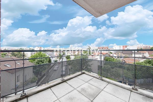 Appartement
         3 pièces
        - 70 m² 285 000 € *