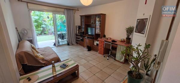 A vendre magnifique appartement F2 avec jardinet privatif dans résidence avec piscine le Tampon 400