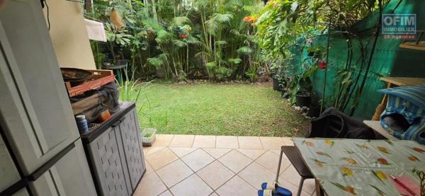 A vendre magnifique appartement F2 avec jardinet privatif dans résidence avec piscine le Tampon 400
