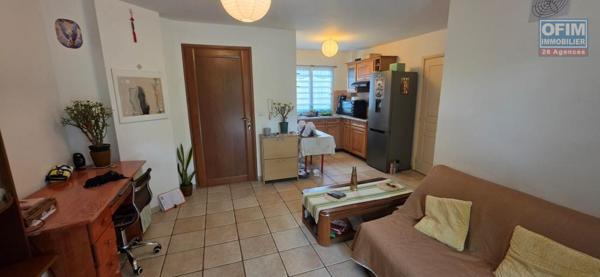 A vendre magnifique appartement F2 avec jardinet privatif dans résidence avec piscine le Tampon 400