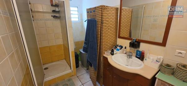 A vendre magnifique appartement F2 avec jardinet privatif dans résidence avec piscine le Tampon 400