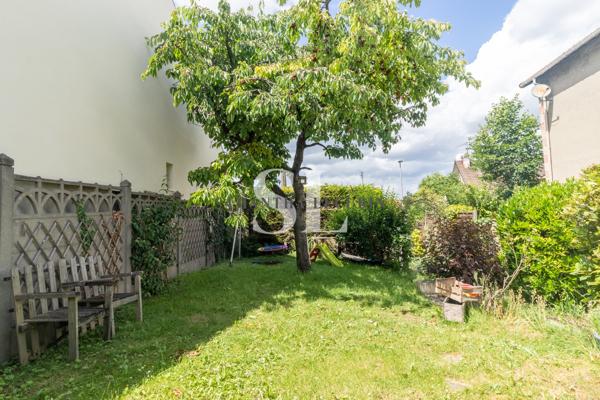 Maison
         3 pièces
        - 72 m² Exclusivité 335 000 € *