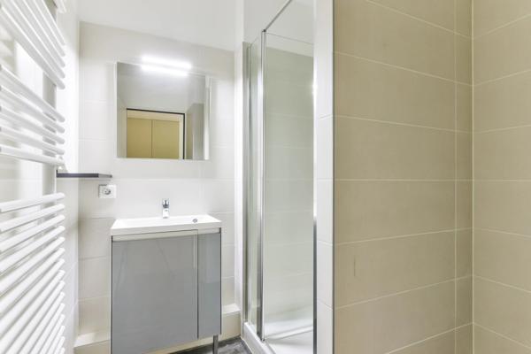 Appartement
         4 pièces
        - 132 m² Bien prestige 1 975 000 € *