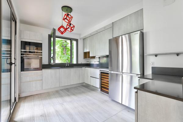 Appartement
         4 pièces
        - 132 m² Bien prestige 1 975 000 € *