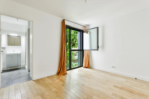 Appartement
         4 pièces
        - 132 m² Bien prestige 1 975 000 € *