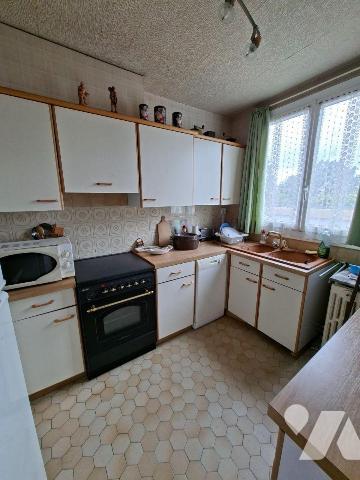 5 MIN JAURES A PIED - AU CALME 
Appartement avec garage fermé
Au 1er étage comprenant entrée,...