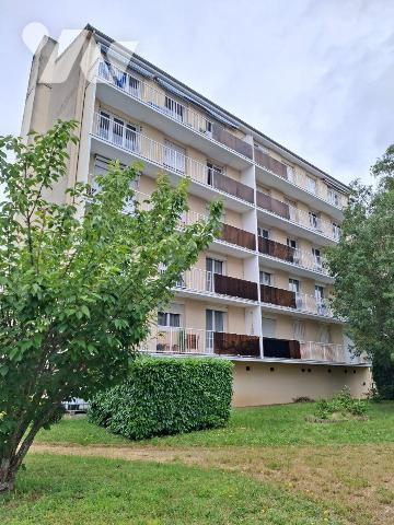 5 MIN JAURES A PIED - AU CALME 
Appartement avec garage fermé
Au 1er étage comprenant entrée,...
