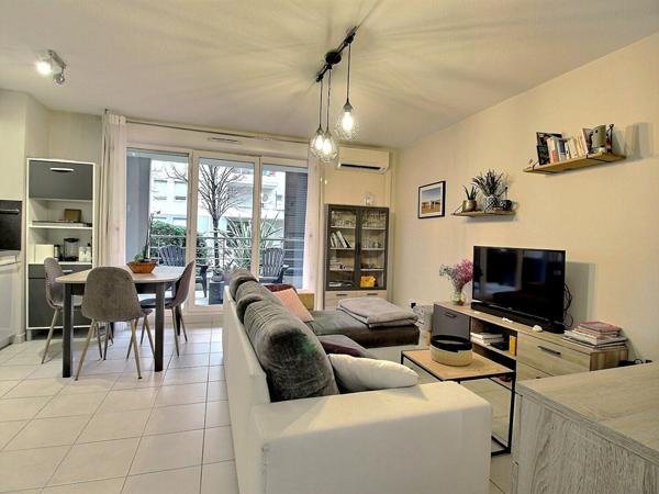 T3 d'environ 65m² en rez-de-chaussée avec terrasse et parking - Résidence sécurisée