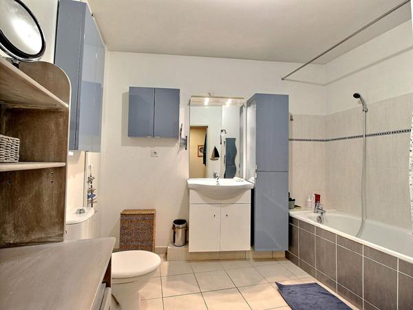 T3 d'environ 65m² en rez-de-chaussée avec terrasse et parking - Résidence sécurisée