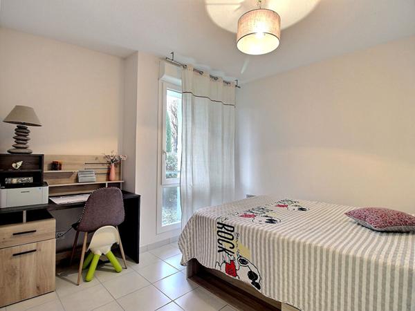 T3 d'environ 65m² en rez-de-chaussée avec terrasse et parking - Résidence sécurisée