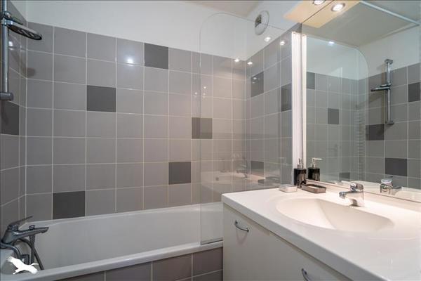 Appartement à louer 1 008 € CC Bègles 3 p 58 m² DPE C