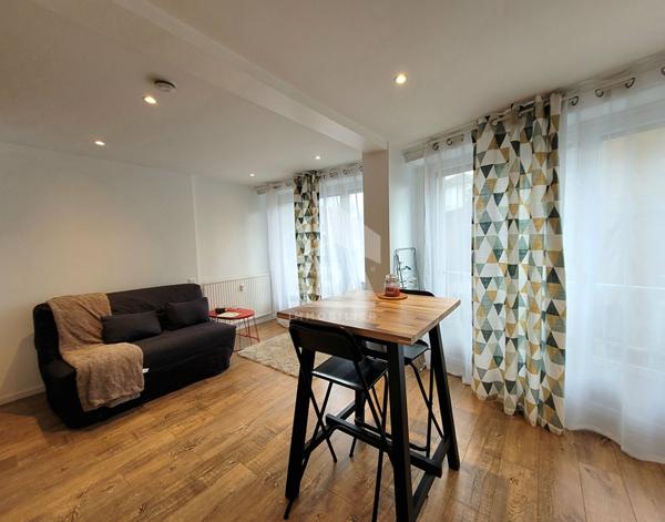 LOCATION PAU - TOUT COMPRIS - T1 meublé de 26m² rénové avec garage