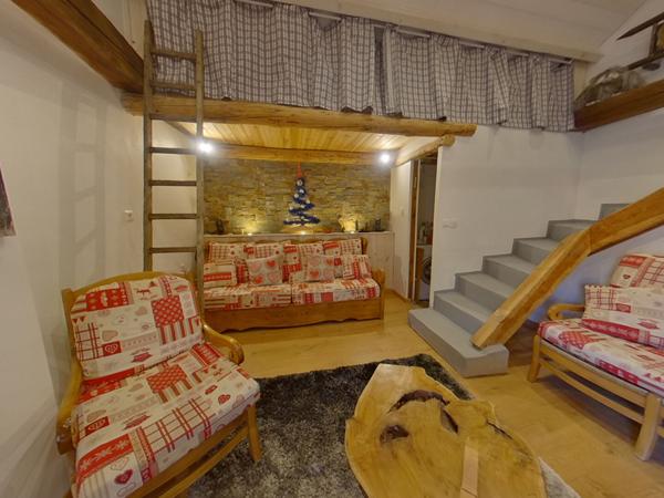 04340 LE LAUZET UBAYE MAISON TYPE 5 - JARDIN - PARKING - CAVE VOÛTEE