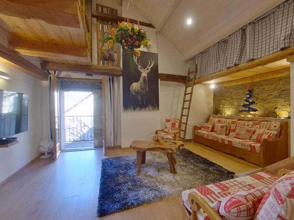 04340 LE LAUZET UBAYE MAISON TYPE 5 - JARDIN - PARKING - CAVE VOÛTEE