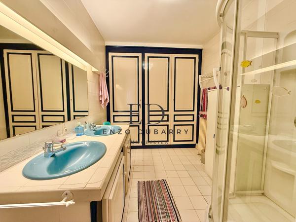 Appartement
         6 pièces
        - 233 m² Bien prestige 648 000 € *