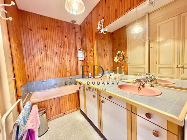 Appartement
         6 pièces
        - 233 m² Bien prestige 648 000 € *