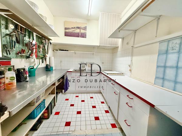 Appartement
         6 pièces
        - 233 m² Bien prestige 648 000 € *