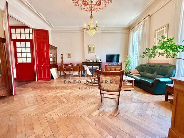 Appartement
         6 pièces
        - 233 m² Bien prestige 648 000 € *