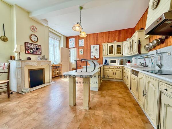 Appartement
         6 pièces
        - 233 m² Bien prestige 648 000 € *