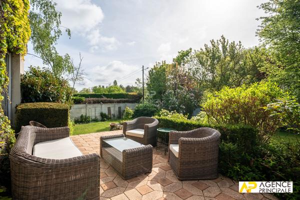 Maison 7 pièce(s) 160 m2 €1 080 000 ** - Référence 4672
