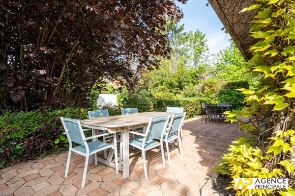 Maison 7 pièce(s) 160 m2 €1 080 000 ** - Référence 4672