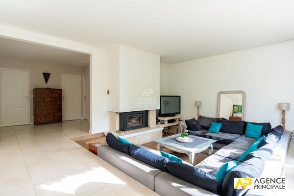 Maison 7 pièce(s) 160 m2 €1 080 000 ** - Référence 4672