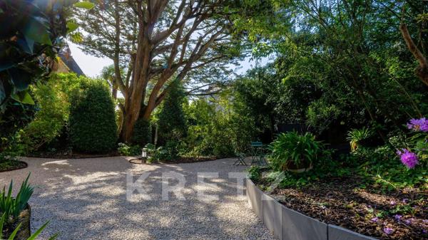 Dinan – Exceptionnelle Maison de Maître en pierre avec jardins et garage