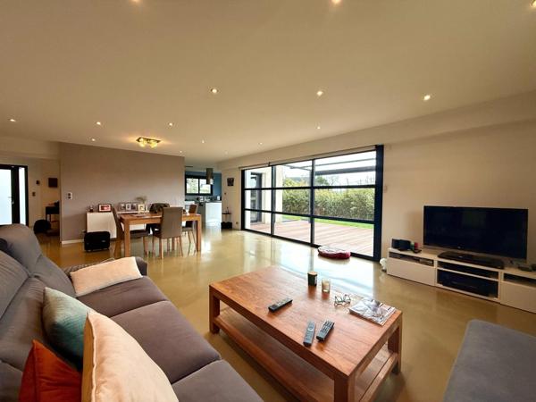 Belle Contemporaine avec une vue superbe