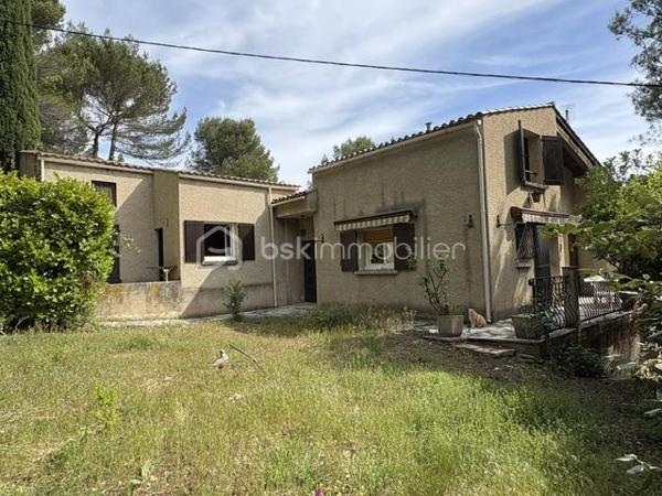 Si vous rêvez d'espace de calme, de nature, entouré de chênes, genêts, d'oliviers et d'oiseaux et biches sur les hauteurs de Manosque exposition sud, ce bien va vous plaire.
Cette maison est avec travaux à prévoir idéal maçon, artisan ou passionné, il faut prendre en compte les fissures intérieurs et extérieurs, la fosse septique à remettre aux normes, le tableau électrique, remplacer la chaudière au fioul qui fonctionne par une pompe à chaleur, et une remise au goût du jour de l'ensemble ,si après avoir lu ce message et que vous n'êtes pas décourager je me ferai un plaisir de vous organiser une visite.
La maison se compose, 1 hall, 1 séjour (18 m²), 1 salon avec cheminée ouverte (39 m²), 1 cuisine séparée (20 m²), 1 buanderie, 1 salle d'eau wc, 1 wc séparé, 3 chambres (de 13.60 à 19.80 m²), 1 mezzanine sous le salon.
En RDC : 1 grand garage de 51 m² avec 3 pièces ( 21,50 m², 11,80 m², et 19,90 m² espaces de rangement, atelier chaufferie.
A L'extérieur 2 terrains  1 de 5480 m² et 1 de 5920 m². avec eau du canal, Prévoir un bon nettoyage avec du bois de chauffage à récupérer.
Le tout à 1.5 km de la ville.