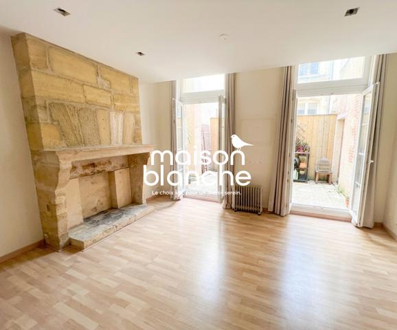BORDEAUX CHARTRONS / CITE MONDIALE : JOLI T2 DE 42.55m² ON TRES BON ETAT  AVEC TERRASSE DE 8m² AU CALME, ...