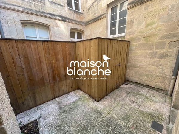 BORDEAUX CHARTRONS / CITE MONDIALE : JOLI T2 DE 42.55m² ON TRES BON ETAT  AVEC TERRASSE DE 8m² AU CALME, ...