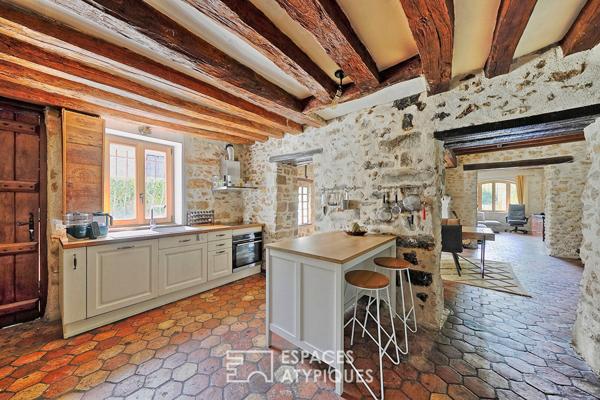 Maison en pierre avec un généreux jardin et ses arbres fruitiers