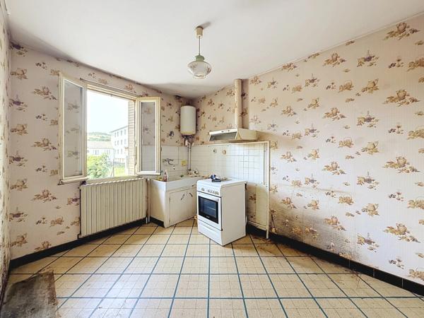 OPPORTUNITE A SAISIR - Maison a rénover au coeur du village Saint-Uze