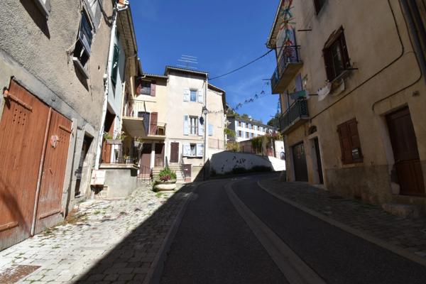Maison de village dans VEYNES (05)