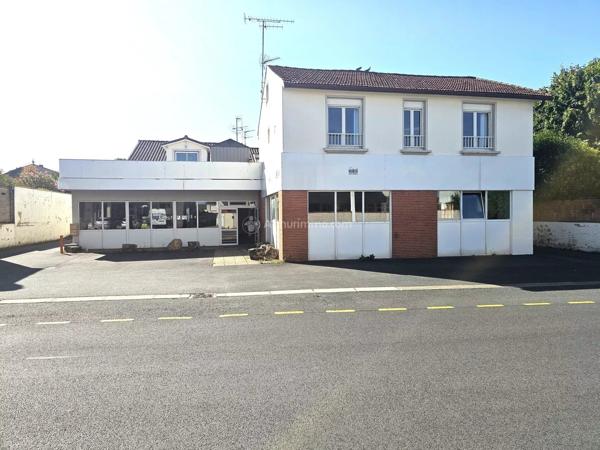 Location                                                      Local commercial
                        
                     1 pièces                      435 m2                     à Saint-Juéry