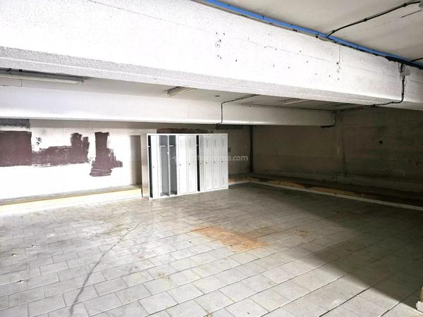 Location                                                      Local commercial
                        
                     1 pièces                      435 m2                     à Saint-Juéry