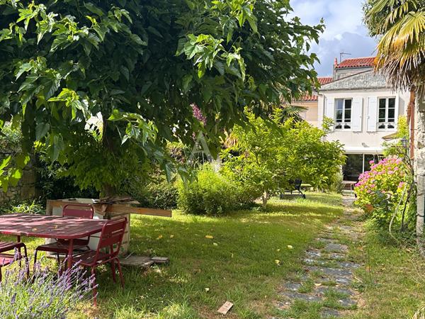 SAINTES Rive Gauche - Emplacement n°1, au pied du centre-ville !