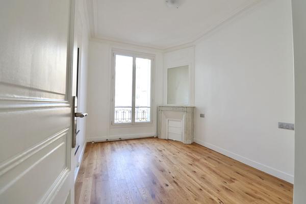 Appartement 102 m2 Loué nu - Paris 14 - 5 pièces 102.01 m2