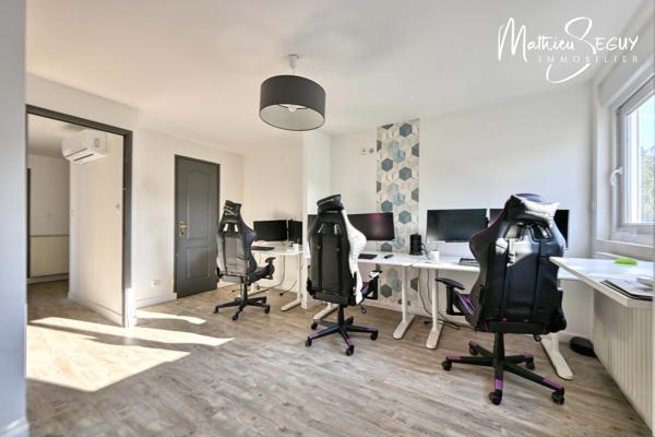 Ensemble immobilier en zone d'activités à St Genis Laval