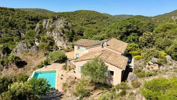 Mourèze, Villa 6 pièces, piscine, garage.