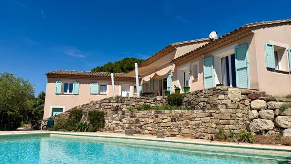 Mourèze, Villa 6 pièces, piscine, garage.