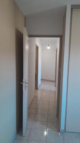 Appartement T4 dernier étage avec ascenseur  et grande terrasse - Garage