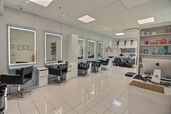 Fonds de commerce salon de coiffure de très bonne notoriété à reprendre à Flins sur Seine (78)