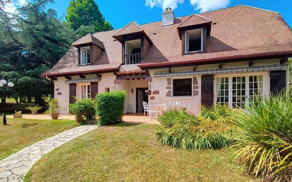 Maison à vendre    6 pièces •  Jurançon