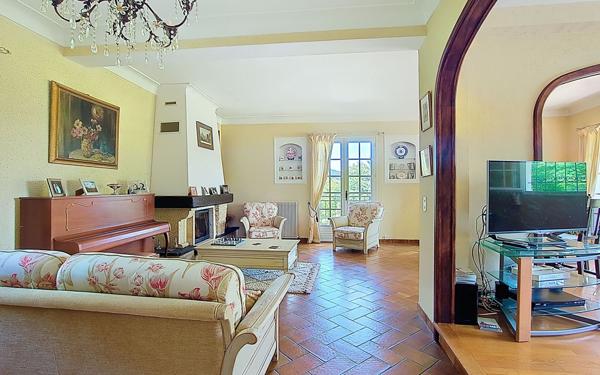 Maison à vendre    6 pièces •  Jurançon