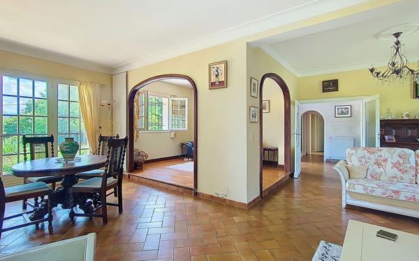 Maison à vendre    6 pièces •  Jurançon