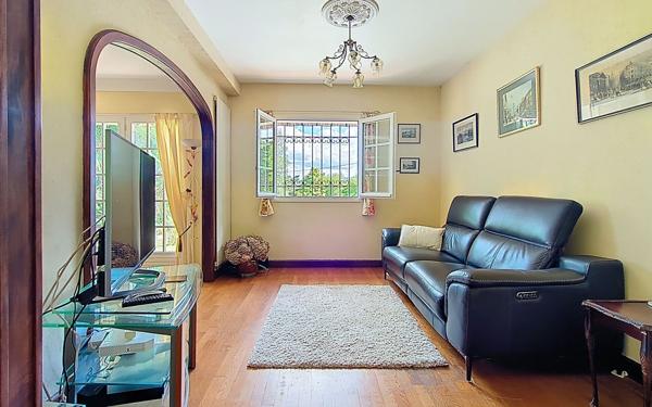 Maison à vendre    6 pièces •  Jurançon