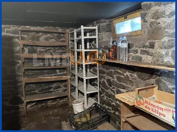 Belle maison sur sous-sol complet sur un grand terrain.