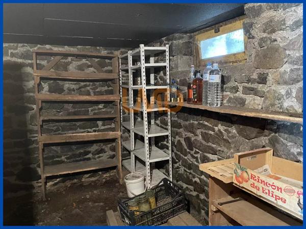 Belle maison sur sous-sol complet sur un grand terrain.