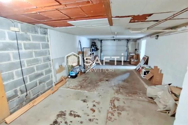 Maison familiale spacieuse avec jardin clos à Saint-Denis-de-Gastines